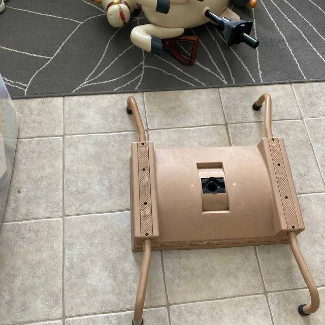 Ride-On Horse Toy / Horse Ride with Base and Sounds - photo 2