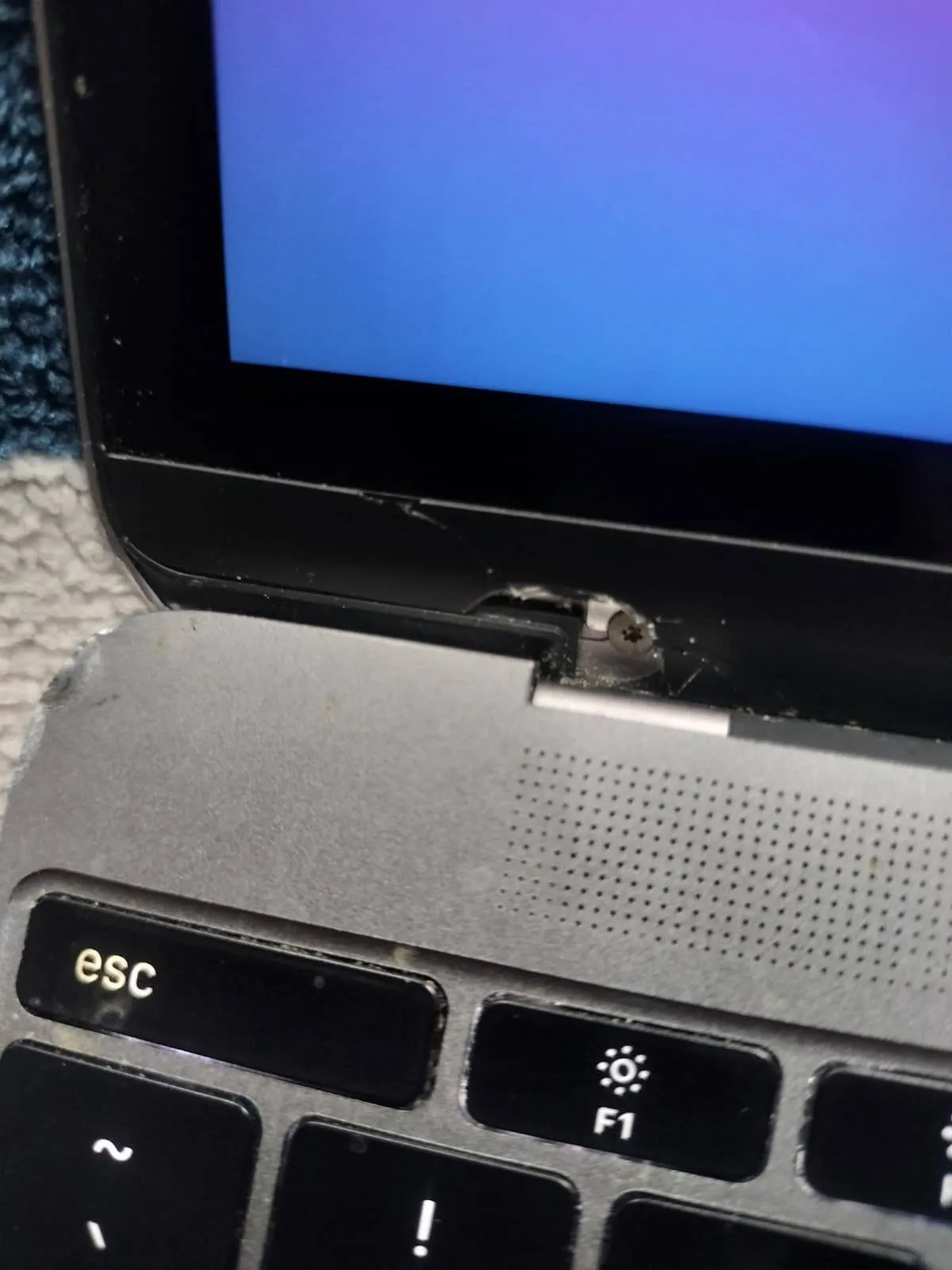 APPLE MacBooK A1534, works great. image indicator(3)