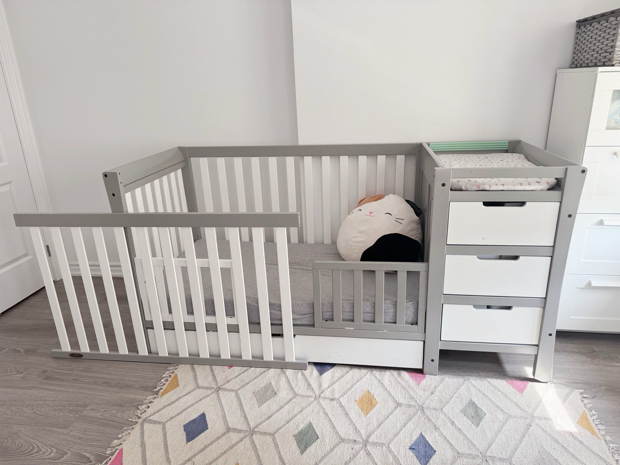 Graco Tatum 4-in-1 Crib/Changer Combo - Ready for its New Home! - photo 3
