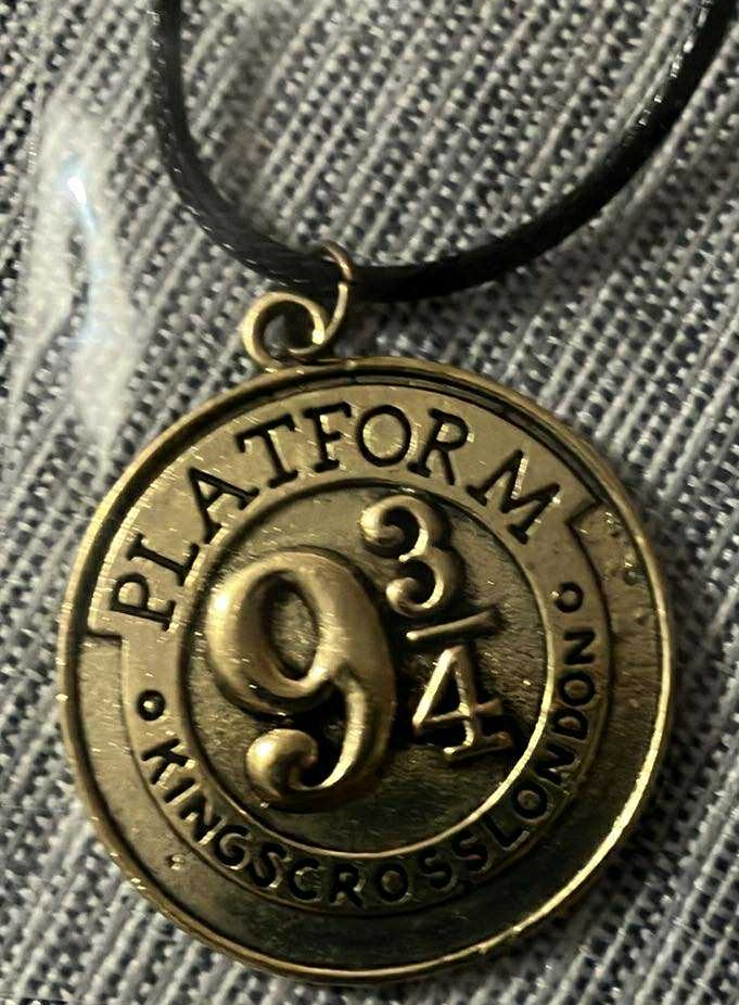 Harry Potter Platform 9¾ Necklace (New) - photo 2