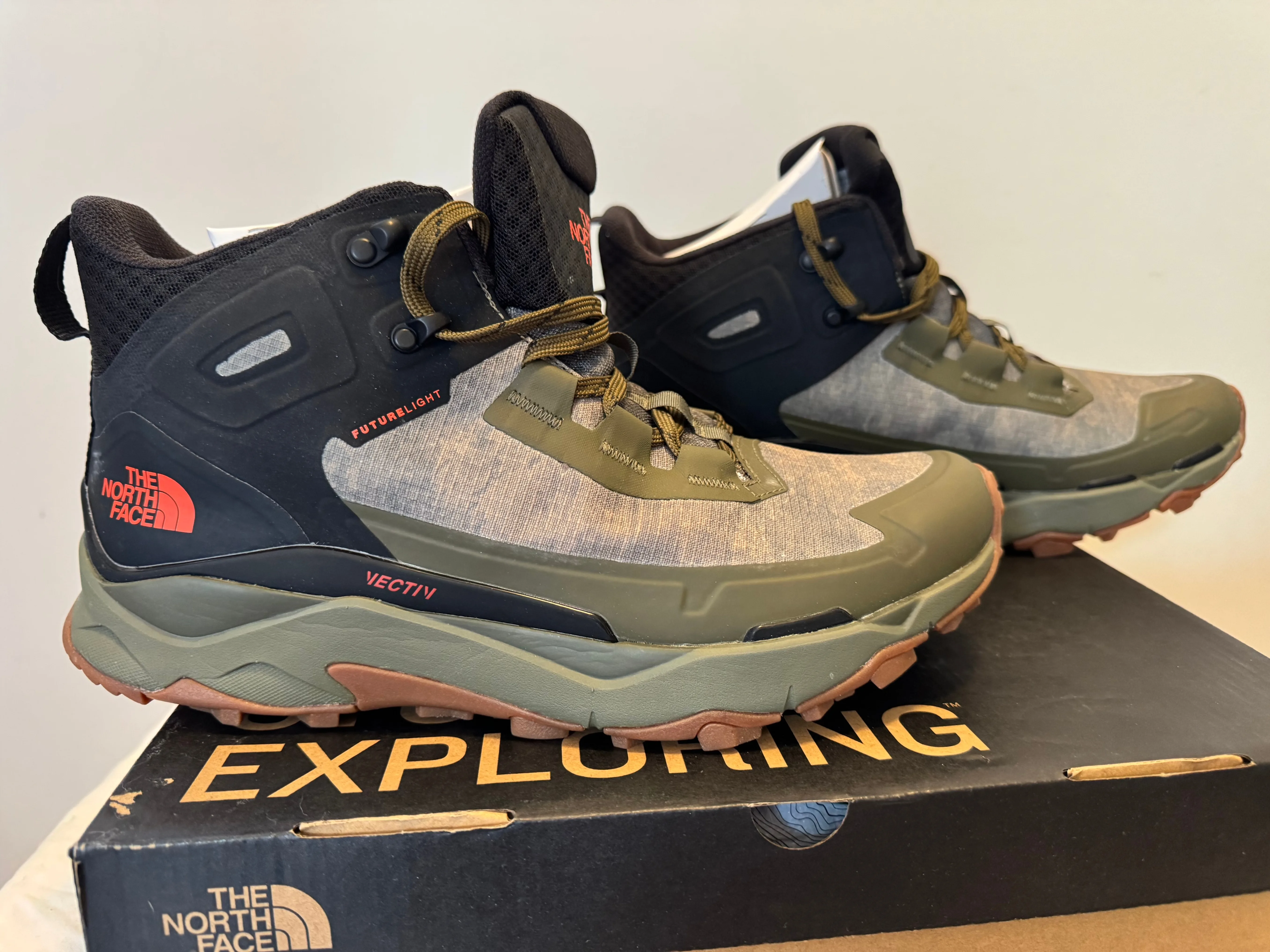 (BNIB) Northface men’s Vectiv Mid Futurelight hiking boots (10) image indicator(3)