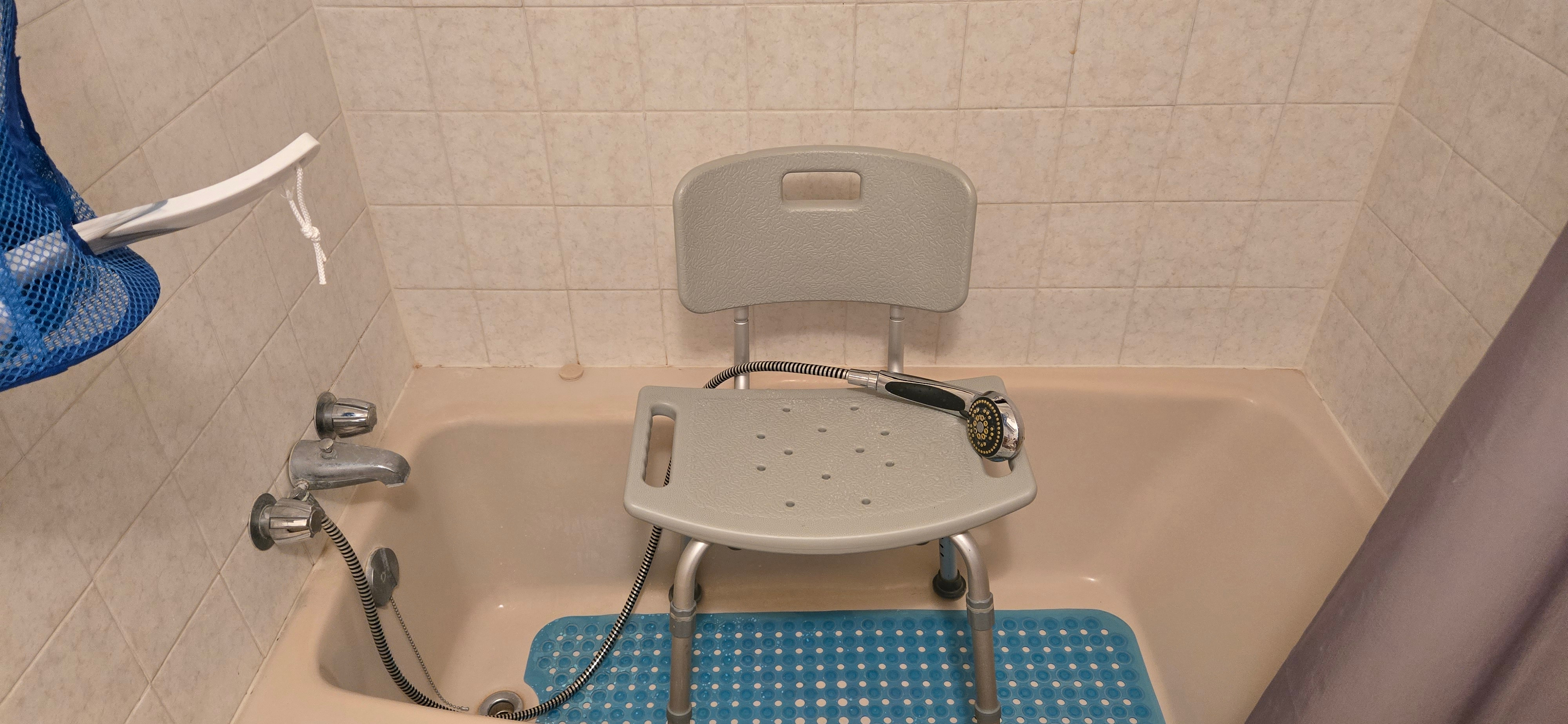 Shower Chair - Used like new, very sturdy & light weight - photo 2