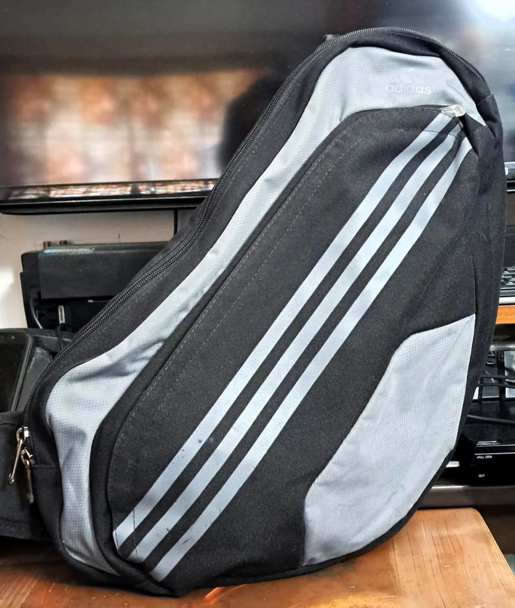 Roots Sackpack Gym Bag & Adidas Sling Backpack Bag Unisex thumbnail