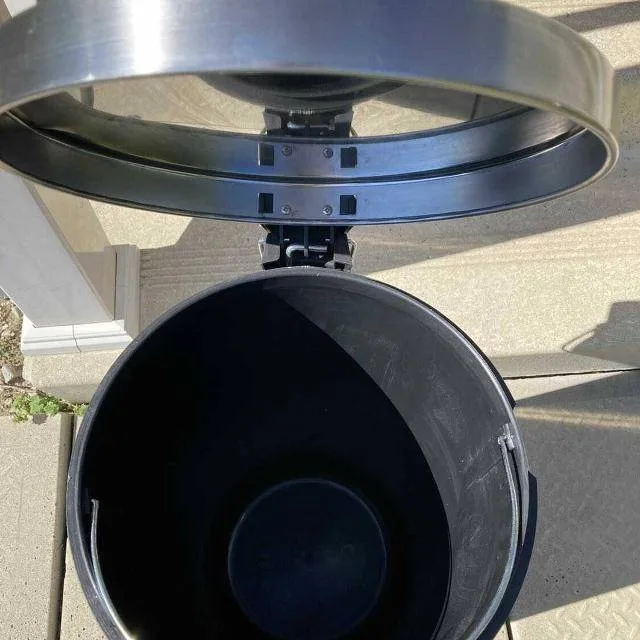 Stainless Steel Step Trash Can – Pedal Bin image indicator(3)