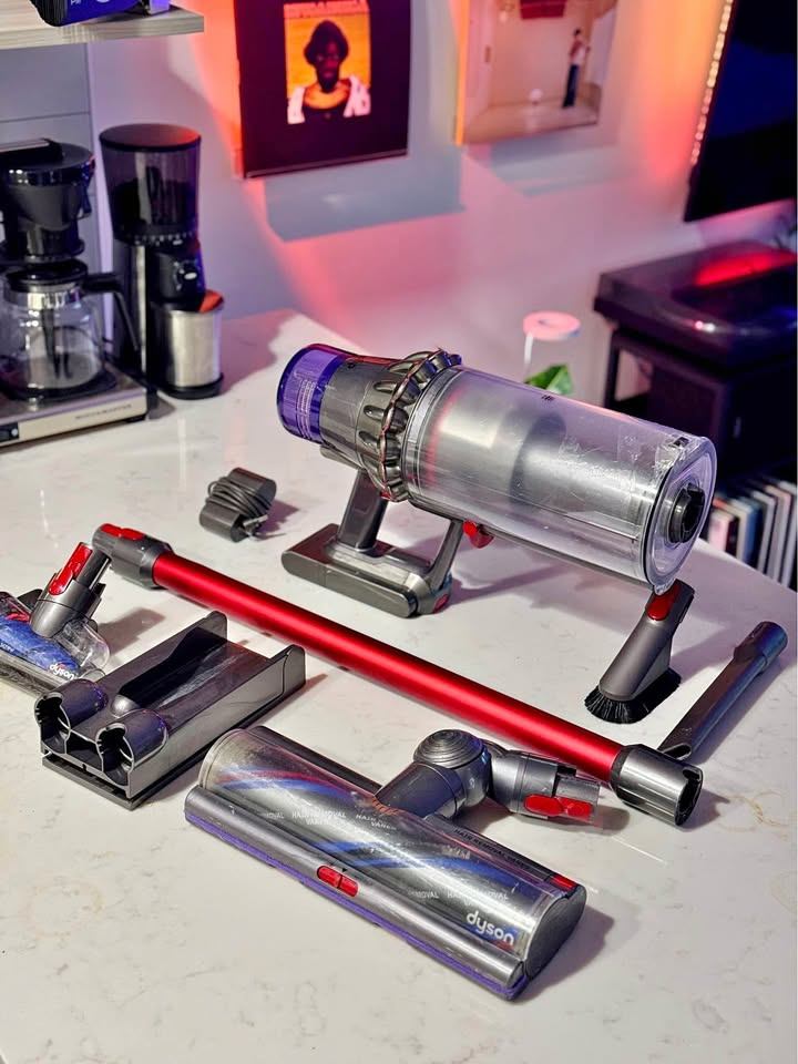 Dyson Outsize V11 Vacuum. Great condition!