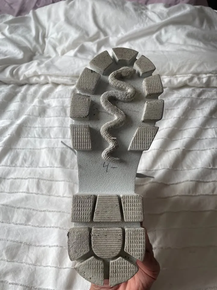 White Boots image indicator(4)