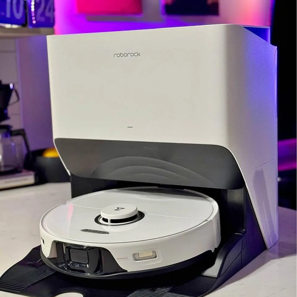 Roborock S8 Pro Ultra Robot Vacuum. Like new! thumbnail