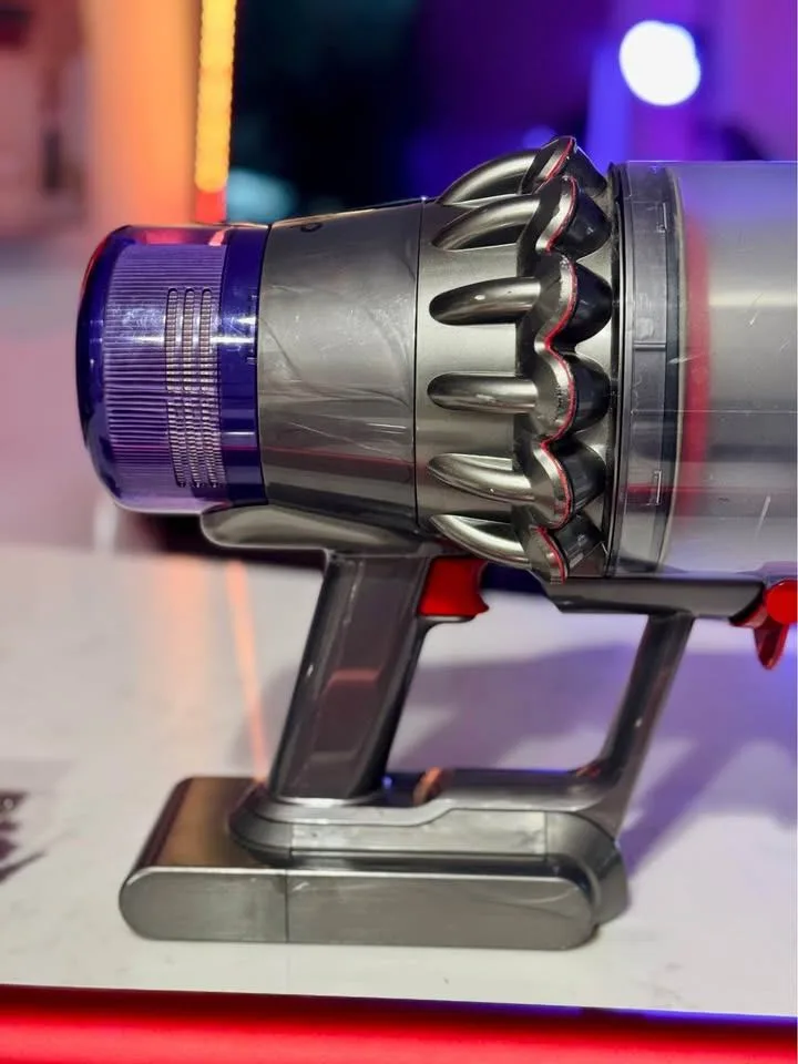 Dyson Outsize V11 Vacuum. Great condition! image indicator(3)