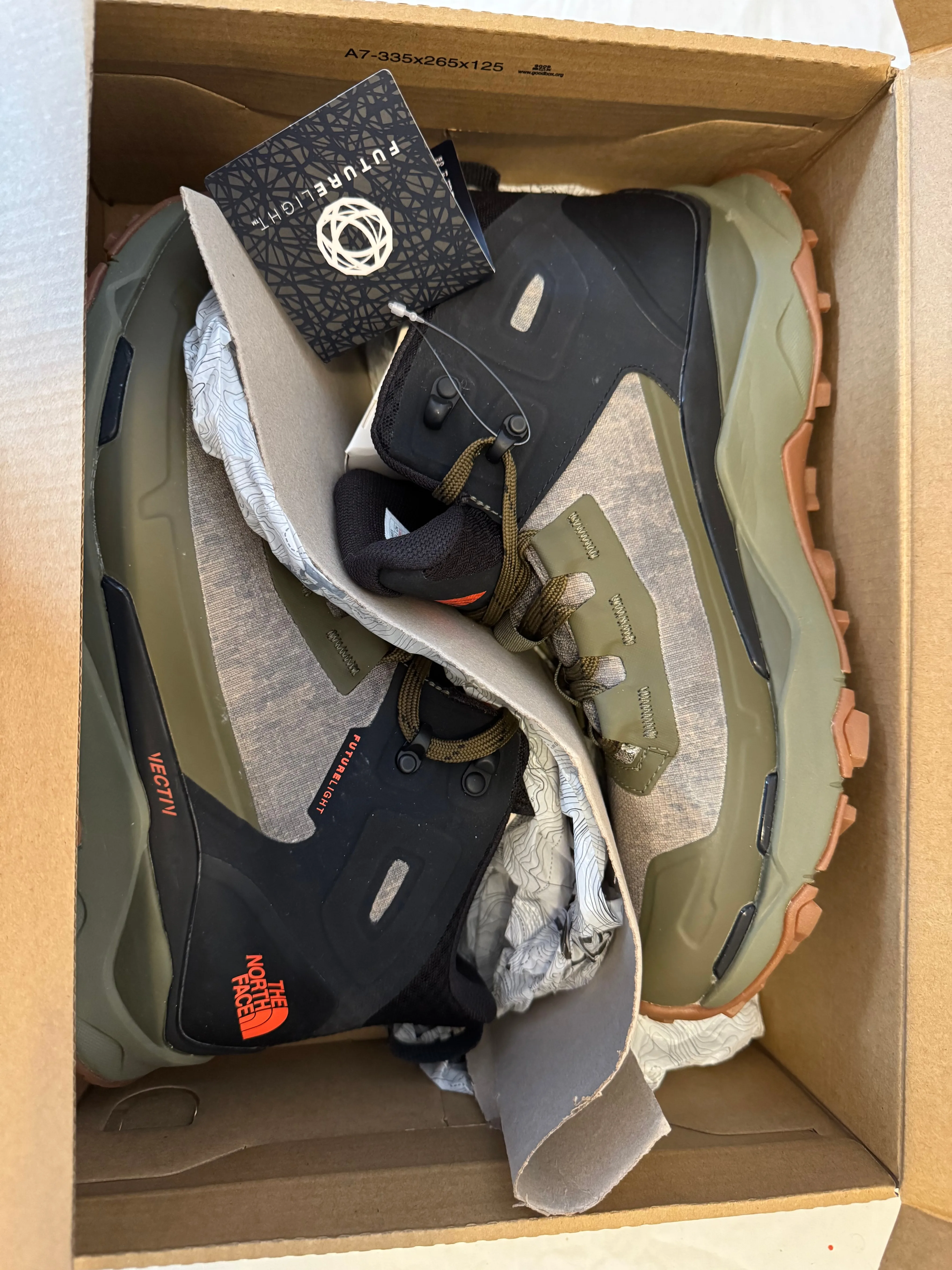 (BNIB) Northface men’s Vectiv Mid Futurelight hiking boots (10) image indicator(2)