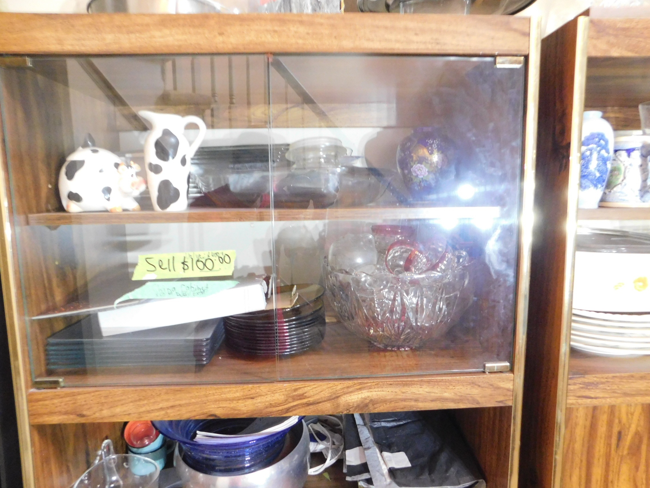 Elegant Vintage China Cabinet – Only $100! (Valued at $400) - photo 3