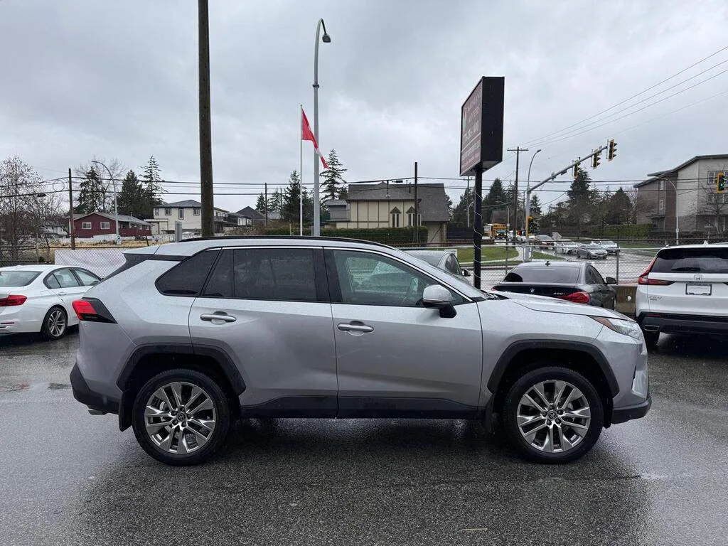 TOYOTA RAV4 *LIMITED TIME OFFER* image indicator(2)