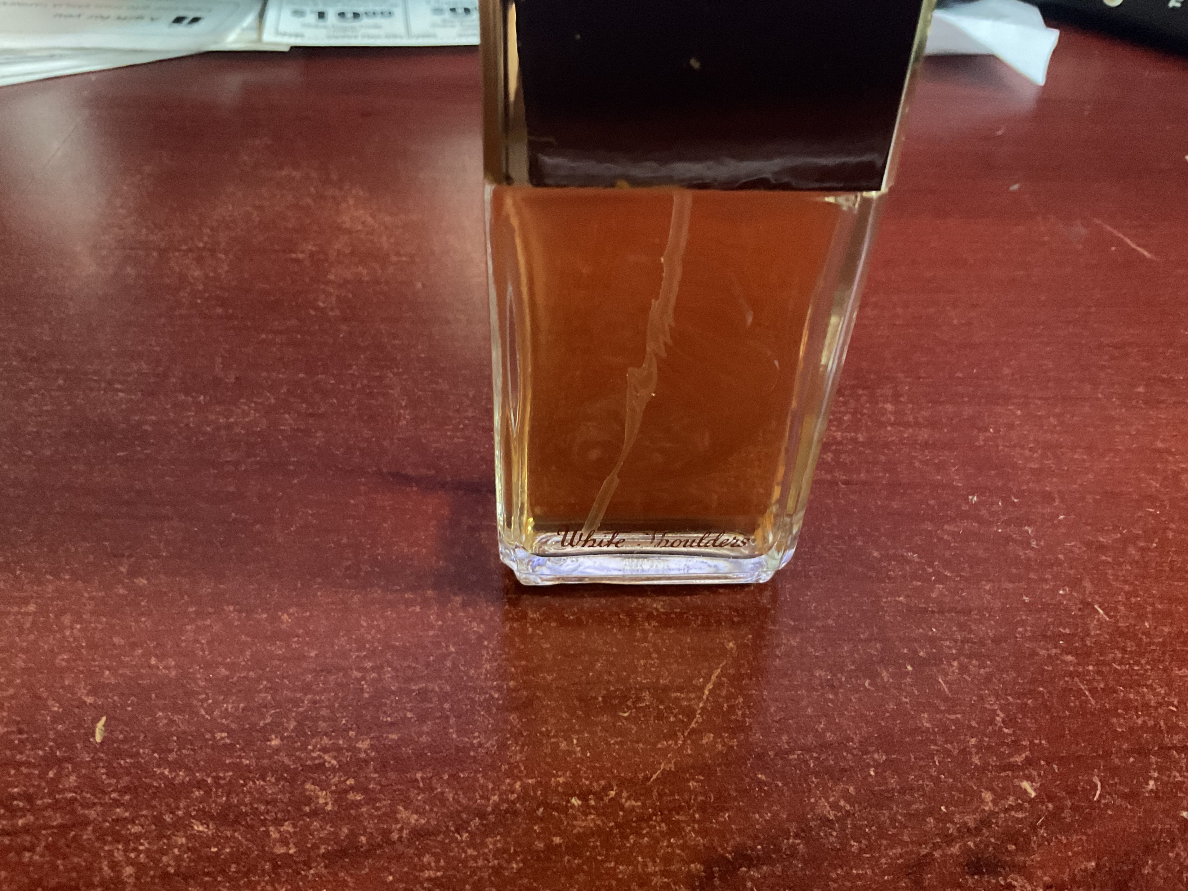 Timeless Elegance: White Shoulders Cologne 1.5oz Rare Gem - photo 4