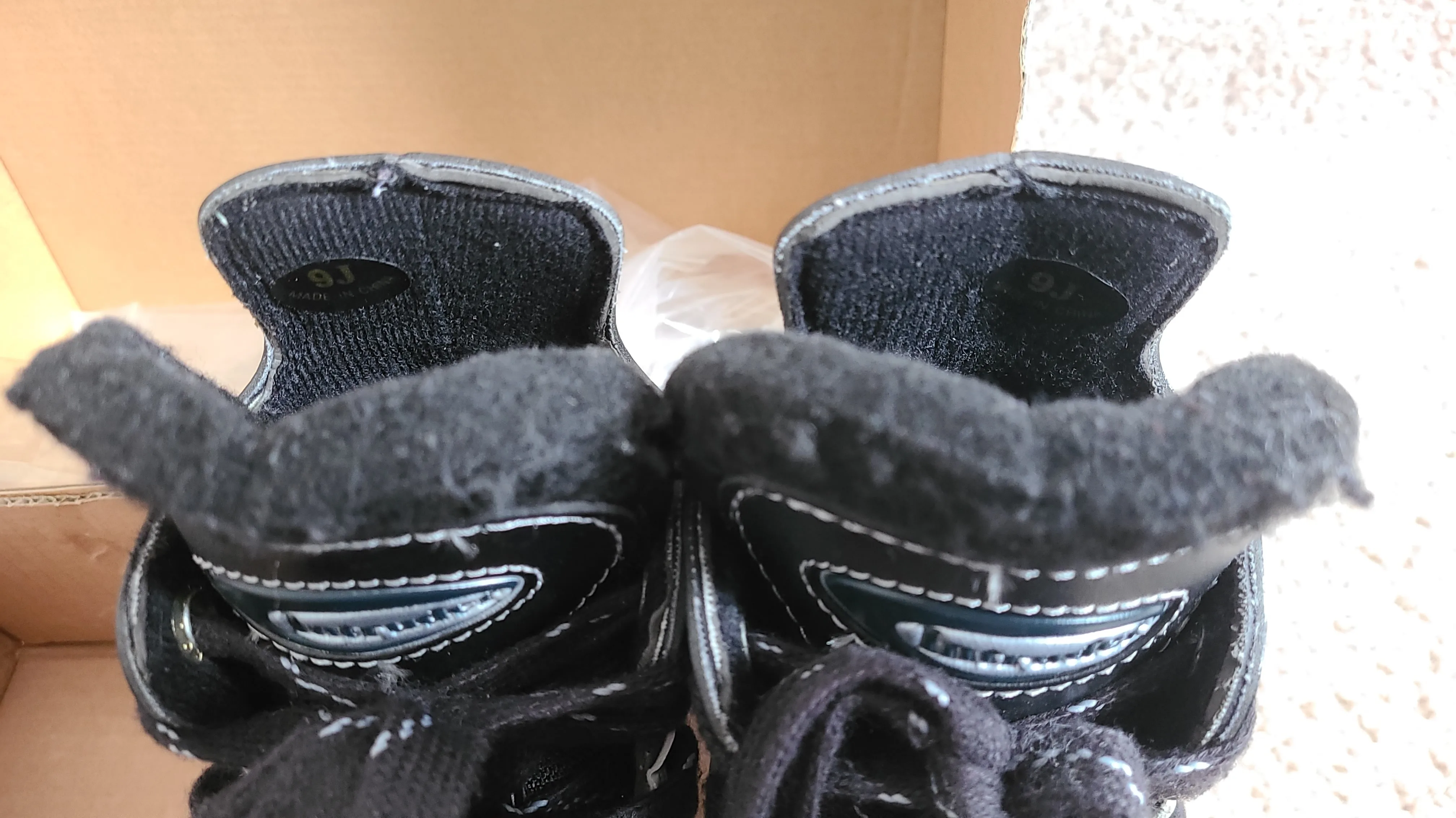 CCM hockey skates - Size 9J (1 pair) image indicator(7)