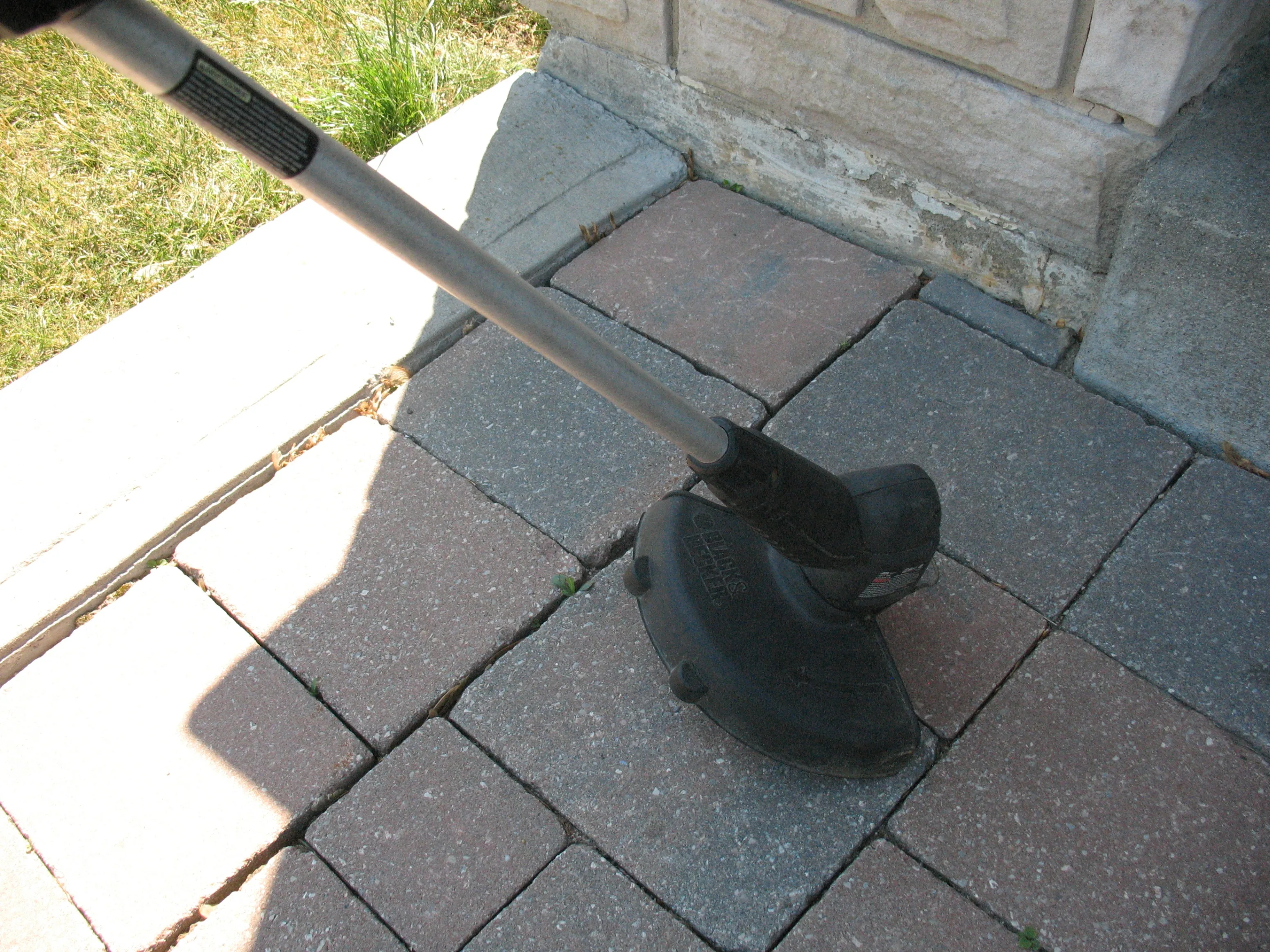 Black and Decker Corded Grass Trimmer image indicator(10)