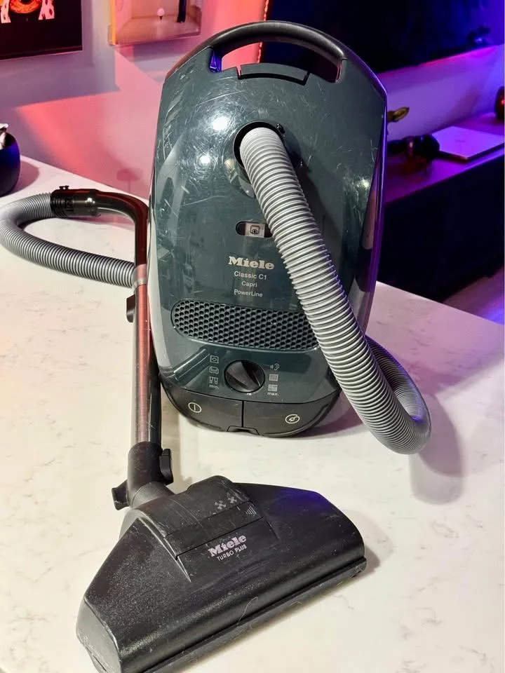 Miele C1 Capri PowerLine Vacuum thumbnail