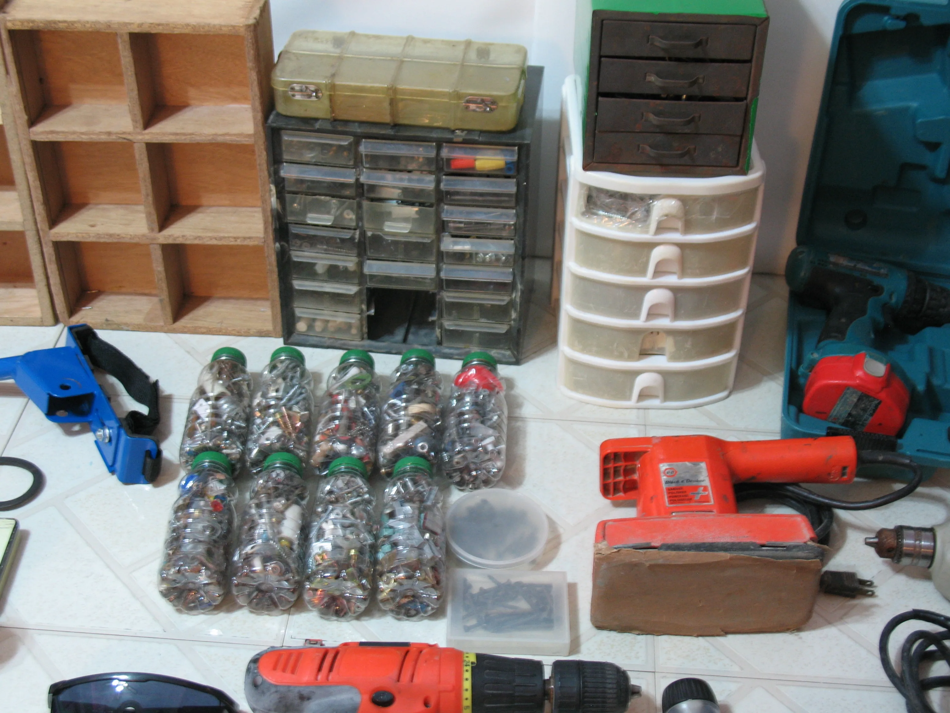 5 Power Tools, 350 Hand Tools/Accessories, 1000's of Fasteners image indicator(7)