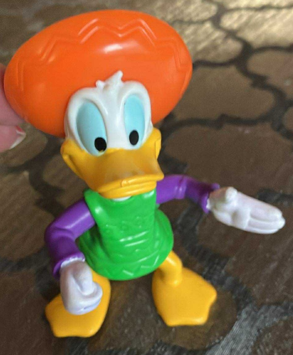 Vintage Walt Disney Donald Duck Sombrero Epcot Center Figure