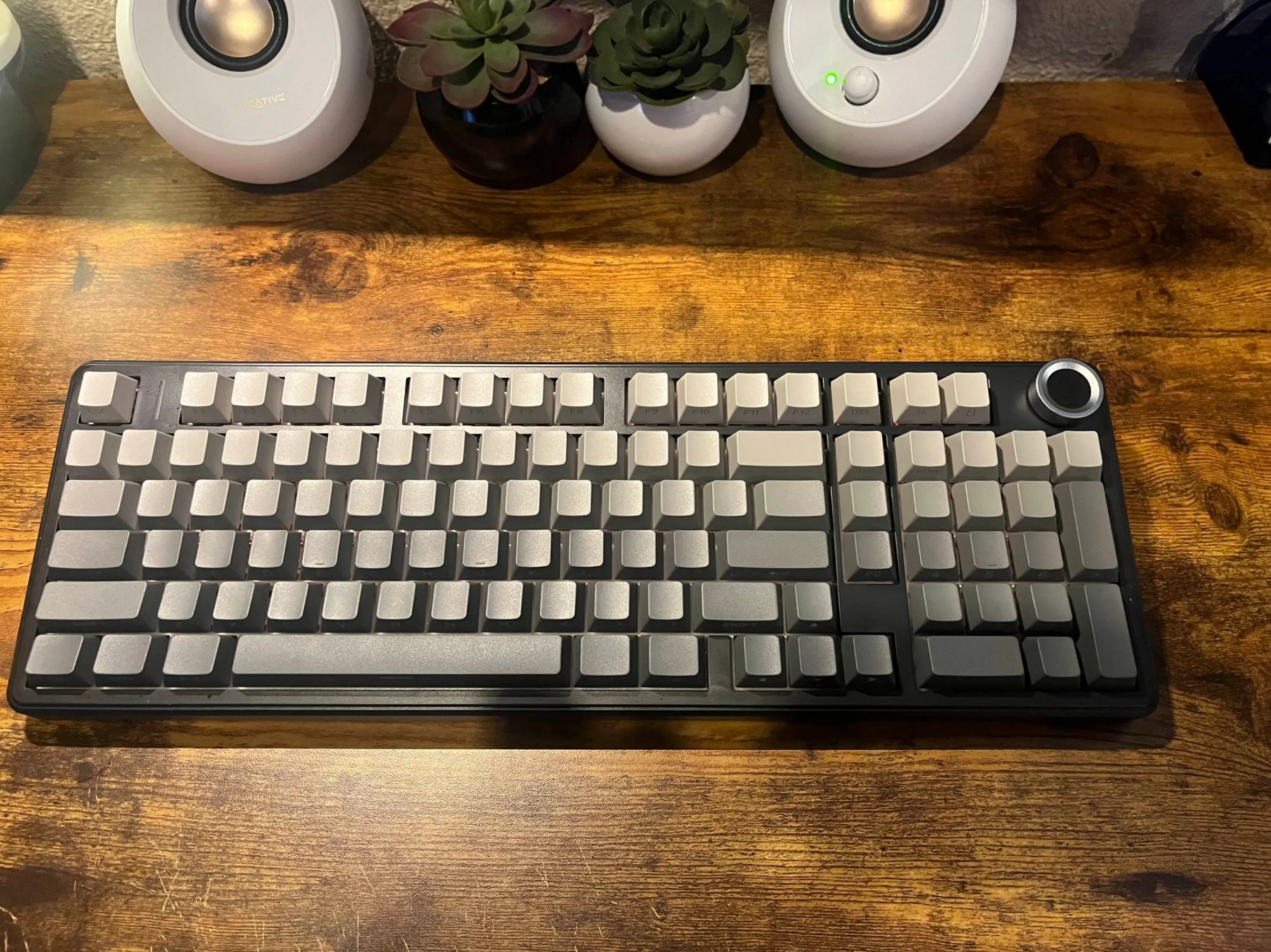 Aula F99 PRO Wireless Gaming Keyboard (Black Gradient) image indicator(2)