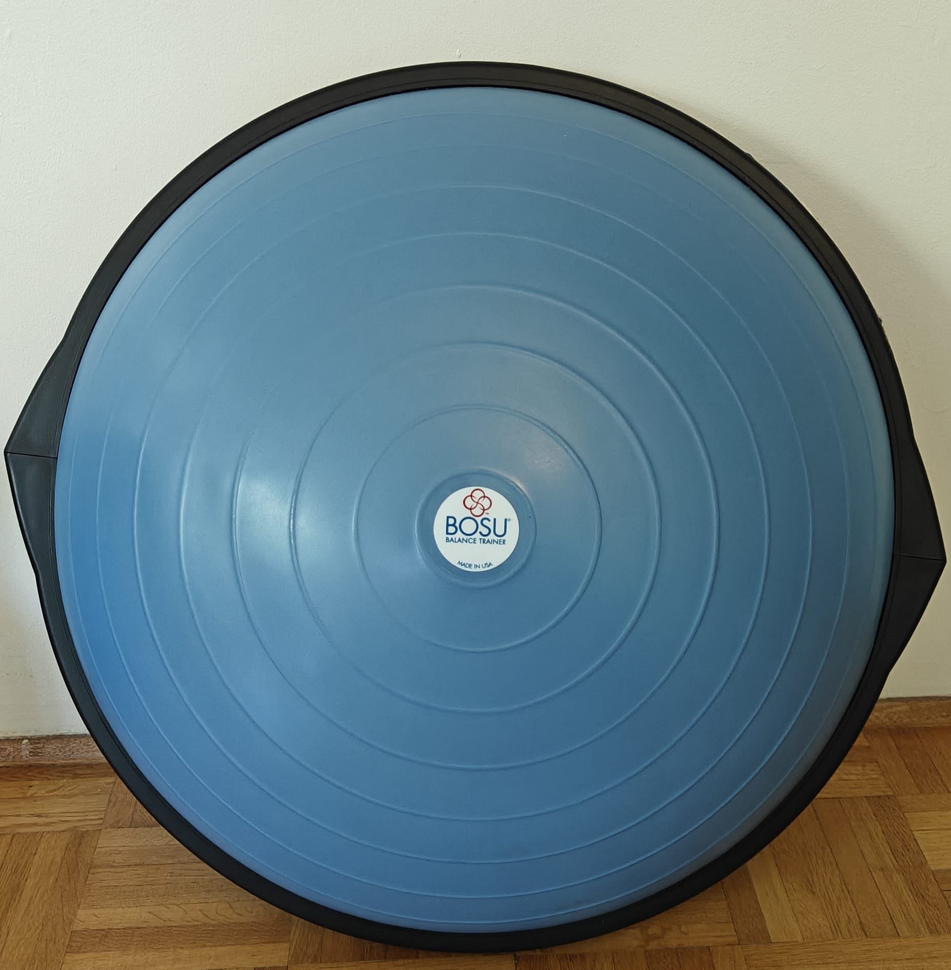 🏋️‍♂️ 50% OFF: Authentic BOSU Balance Trainer - Like New! 🏋️‍♀️