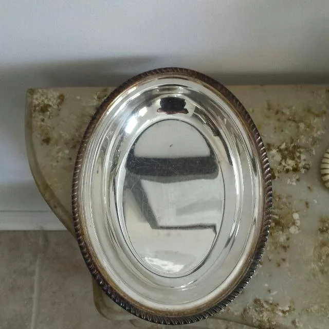 WM Rogers Silverplate Covered Serving Dish – Vintage Oval Tray image indicator(4)