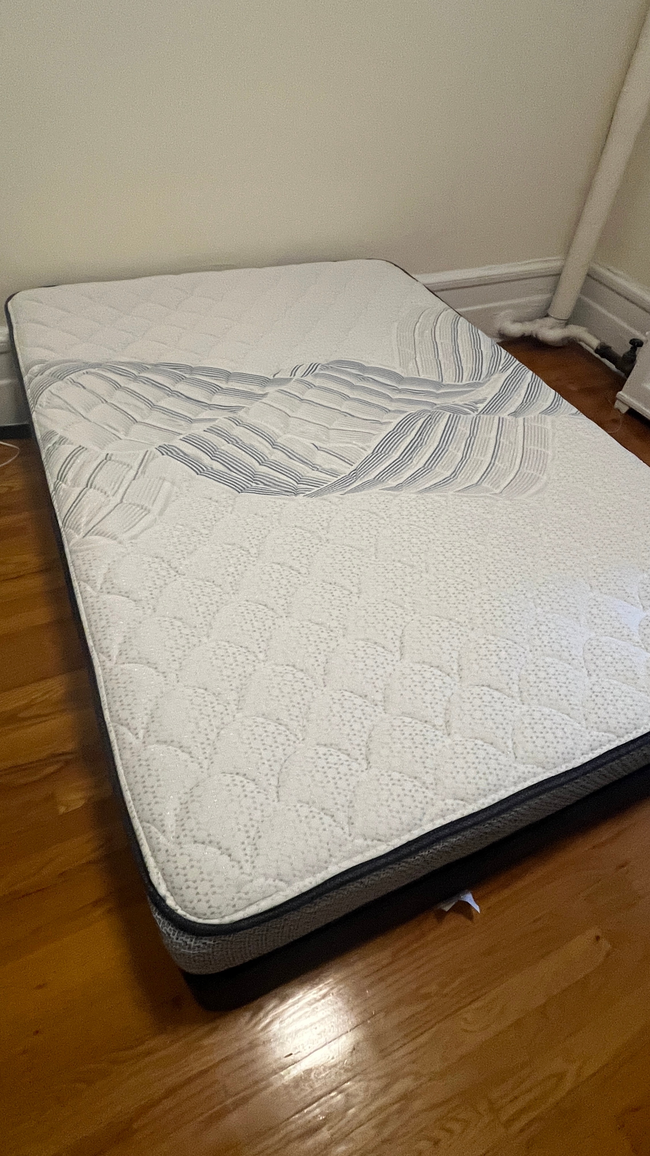 mattress and foundation (Serta perfect sleeper)