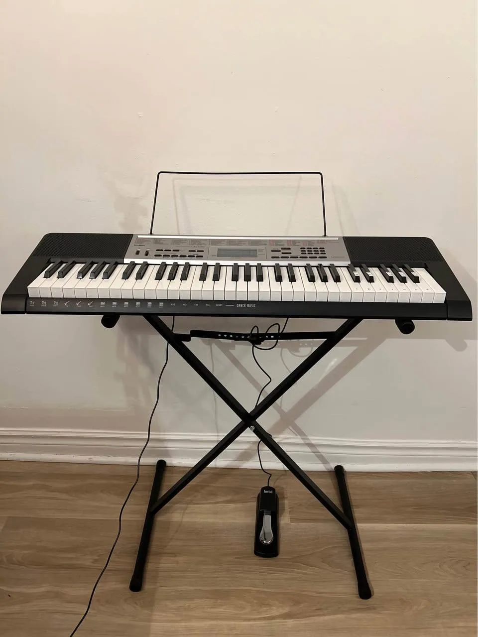 Casio LK-190 61-Key Electronic Piano Keyboard thumbnail