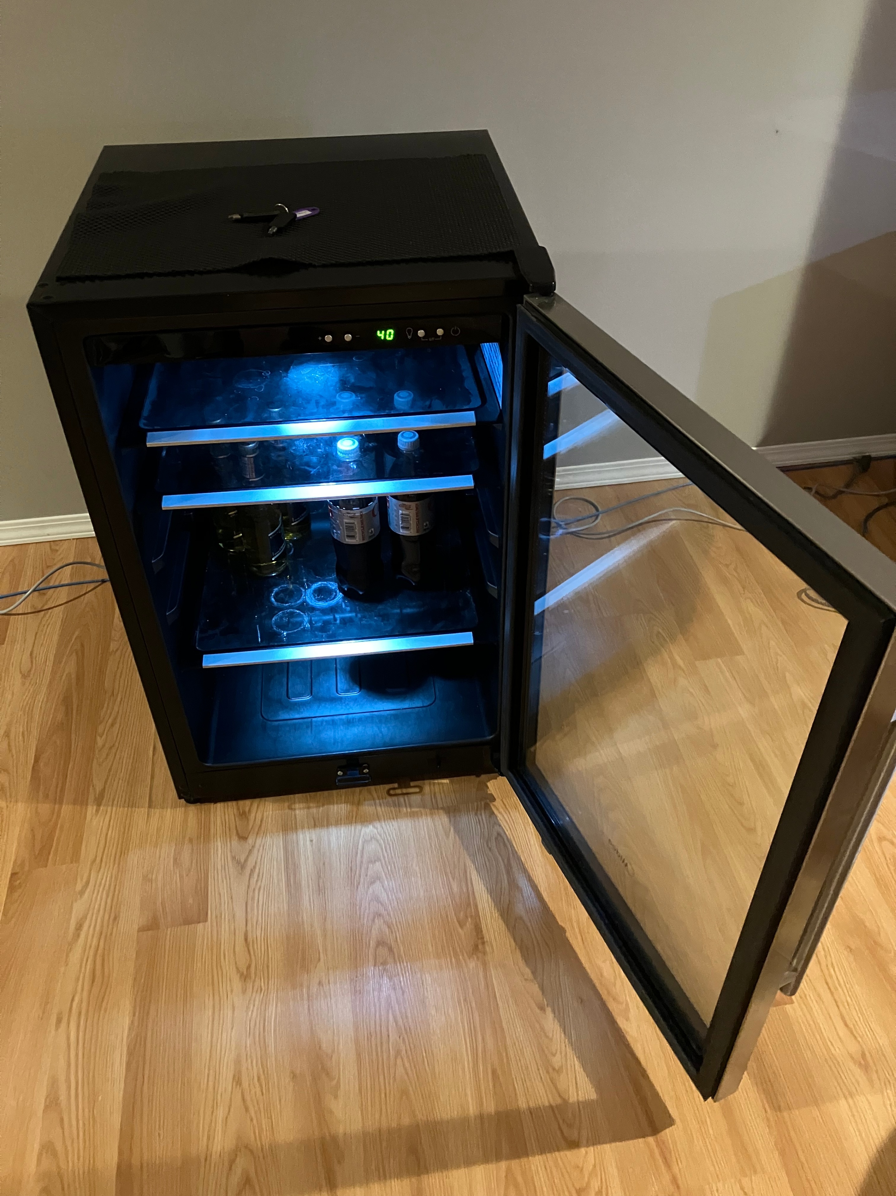 Midea Compact Beverage Cooler (Lockable) 🧡