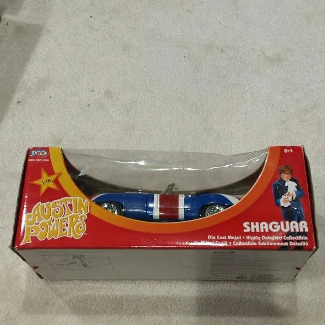 Austin Powers "Shaguar" 1:18 Diecast Car – 2004 ERTL Collectible image indicator(2)