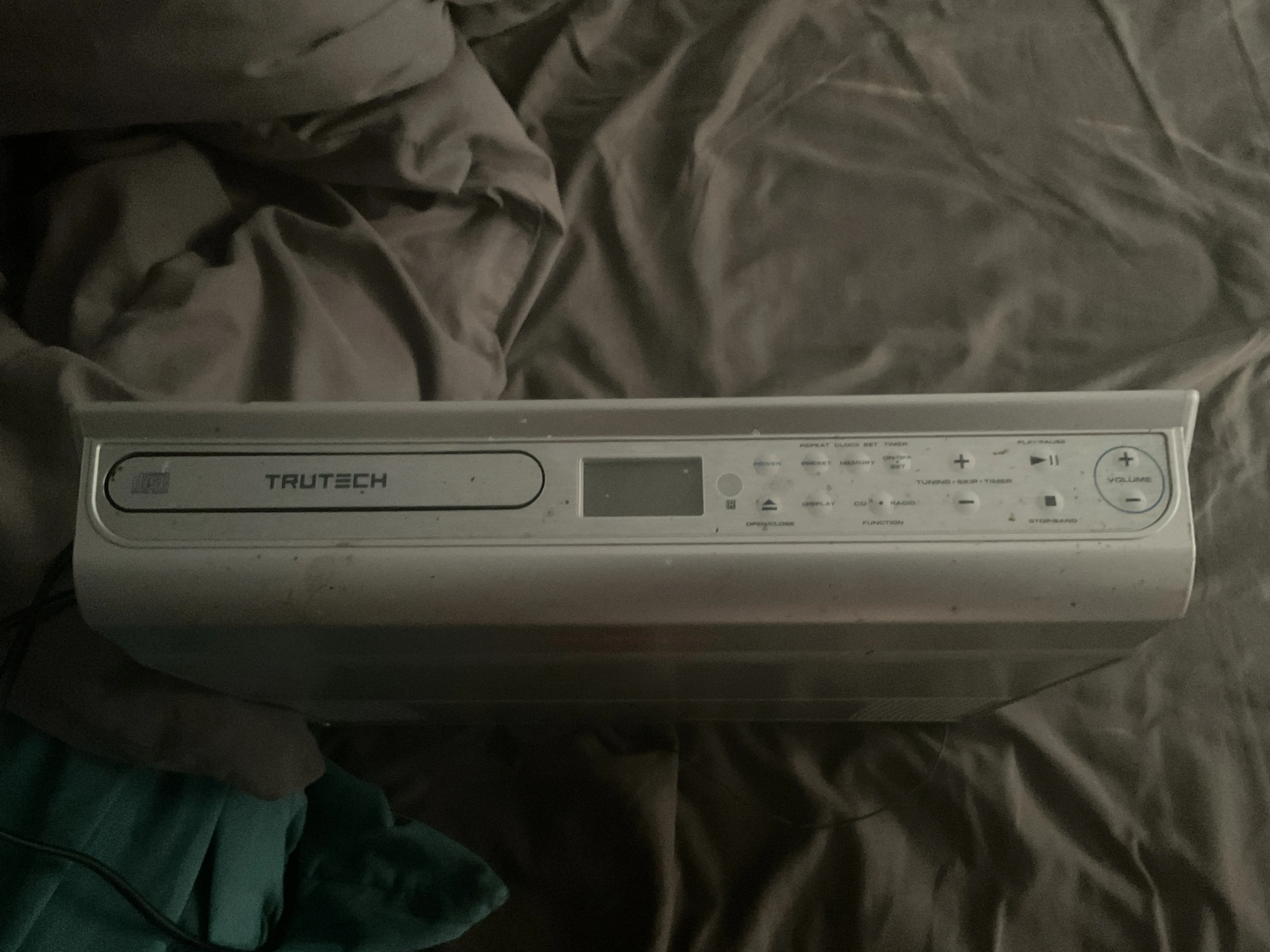 TRUTECH CD+AM/FM Clock Radio Under Cabinet thumbnail