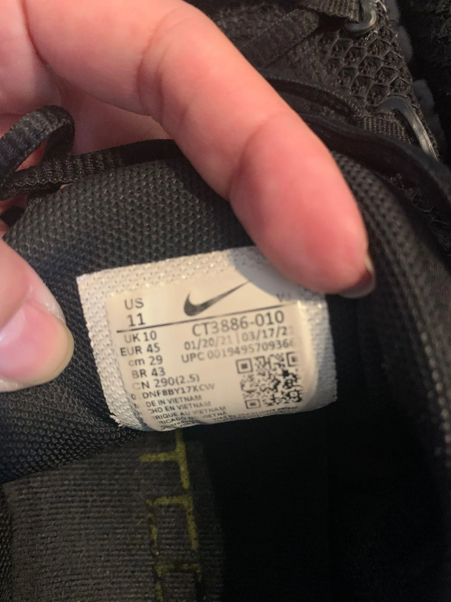 Nike sneakers ***with signs of wear*** image indicator(3)