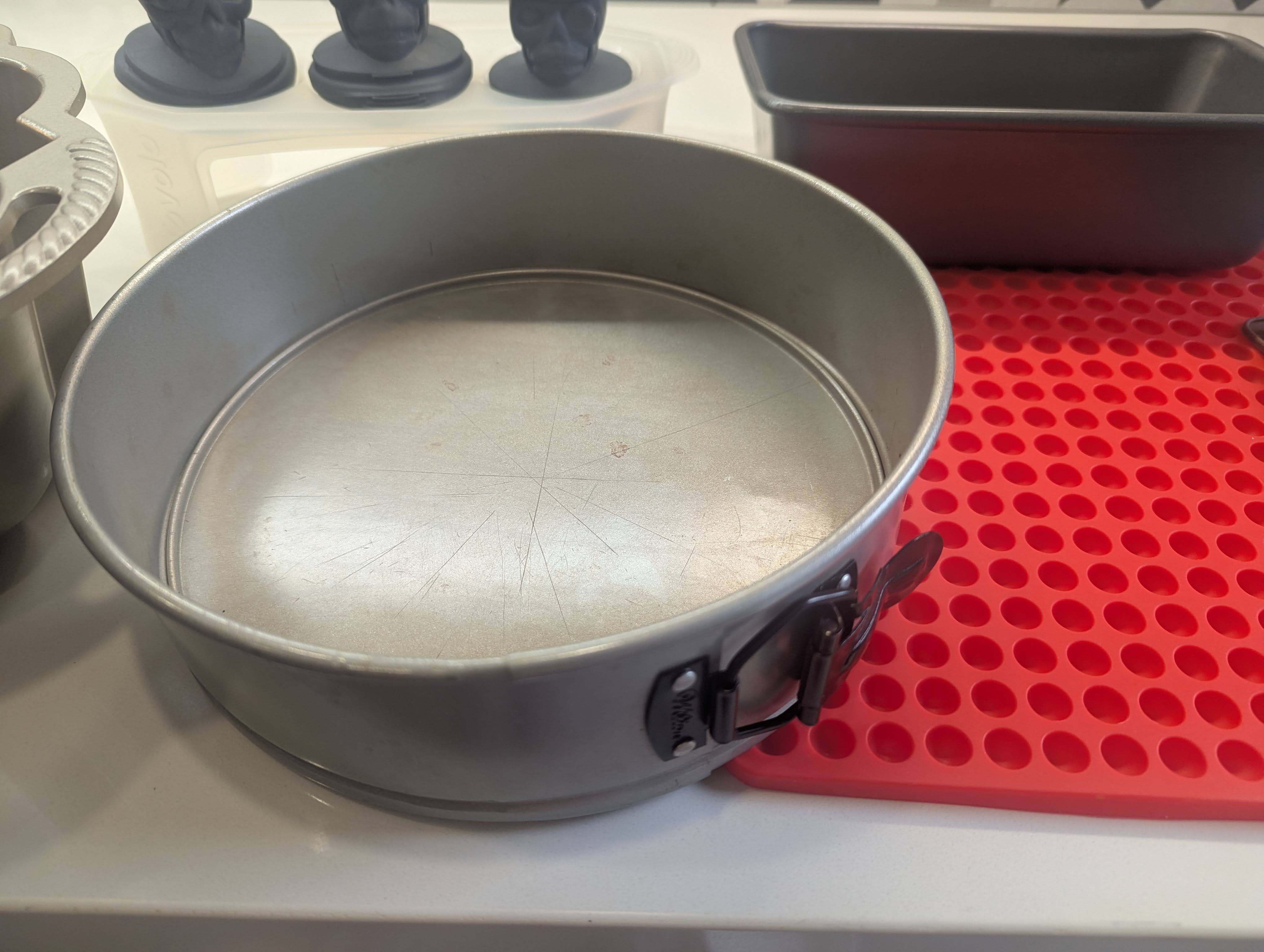Baking Lot - Bundt Pan, Springform Pan, Loaf Pan, & Molds - photo 4