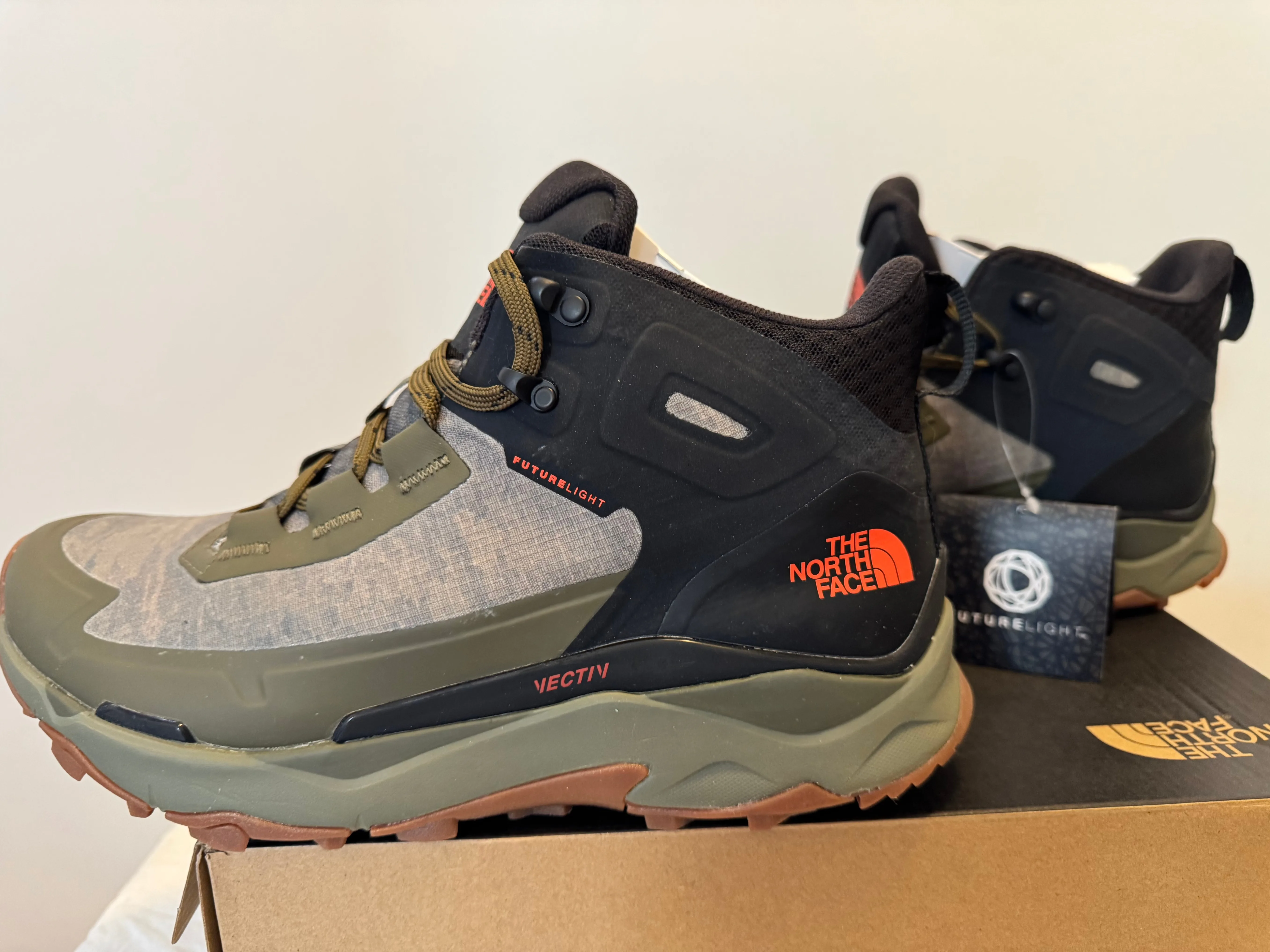 (BNIB) Northface men’s Vectiv Mid Futurelight hiking boots (10) image indicator(4)