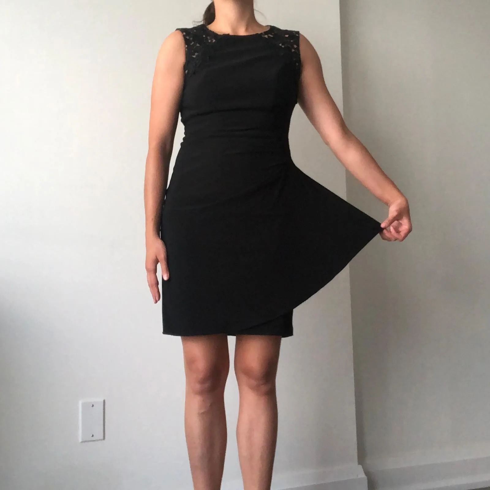 Le Chateau Formal Black Dress with Lace - Size 2 (Xsmall/Small) image indicator(4)