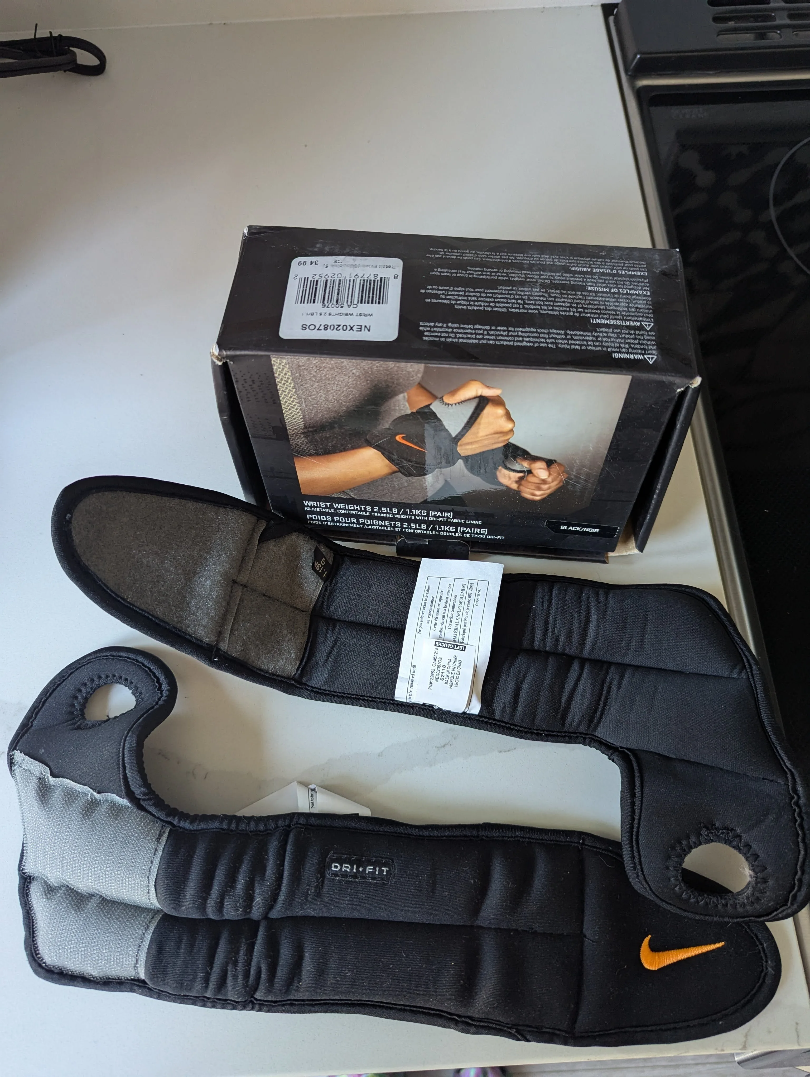 Nike Dri-FIT Ankle/Wrist Weights (2.5 lbs each) image indicator(2)