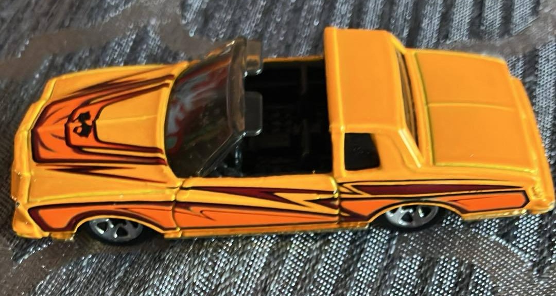 Hot Wheels Montezooma 2001 Low Ride Race Car Diecast