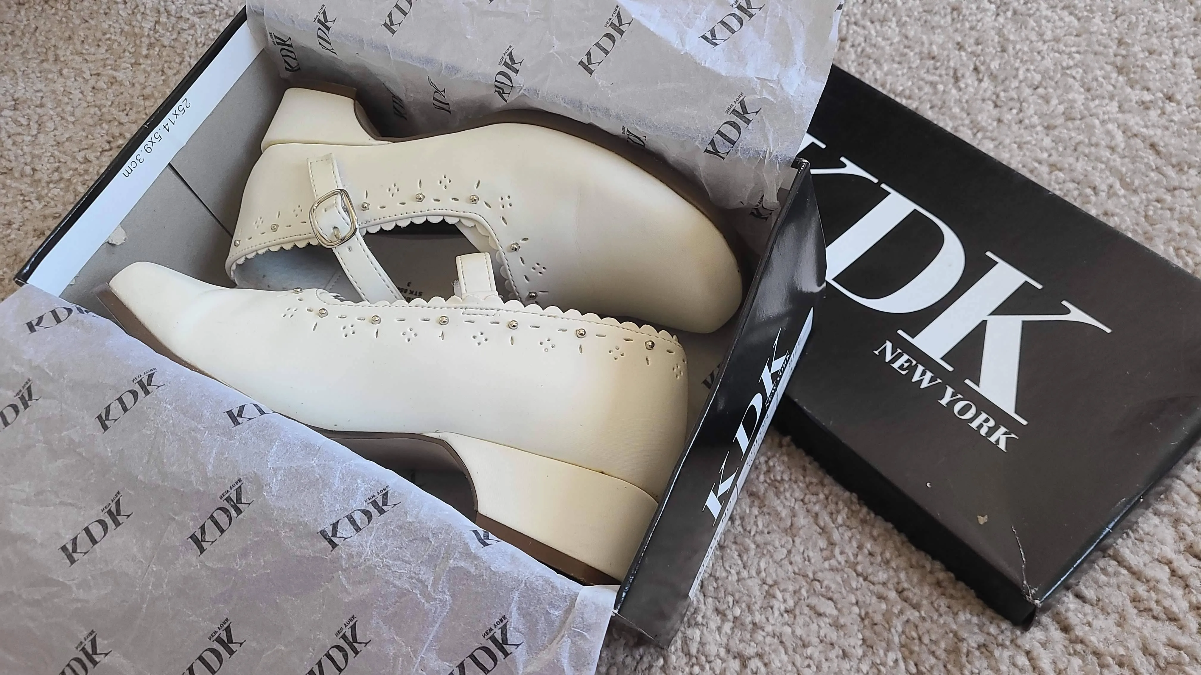 KDK New York Girls' White Dress Shoes, Size: Youth 3 image indicator(5)