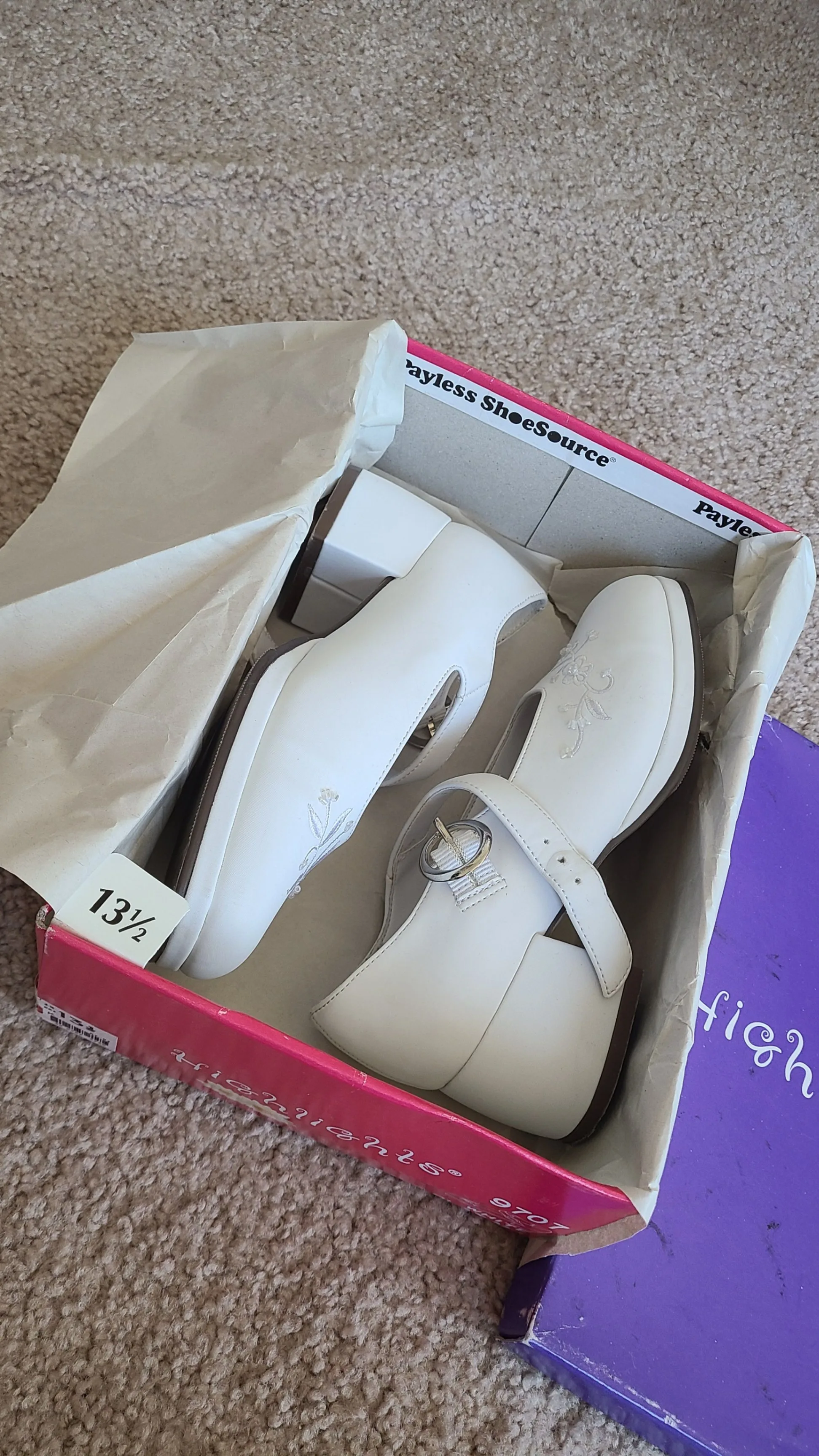 Highlights Girls' White Dress Shoes, Size: 13 1/2 image indicator(3)