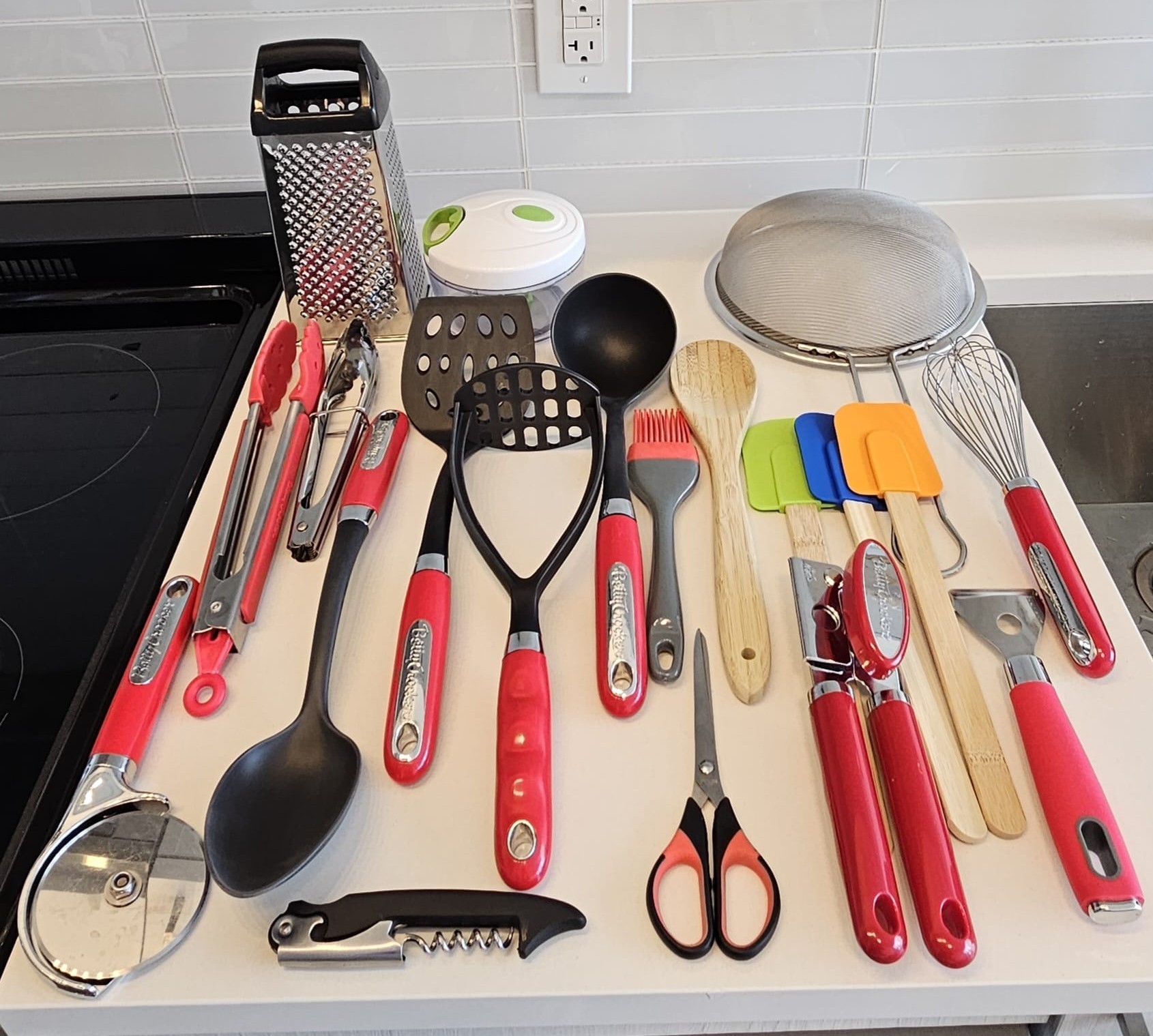 Kitchen Set - 20 pieces (Pickup August 30)