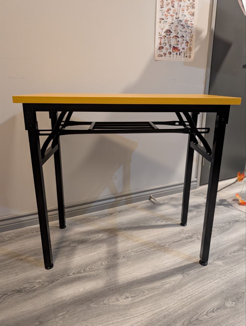 Small folding coffee table/computer desk - excellent condition - photo 3
