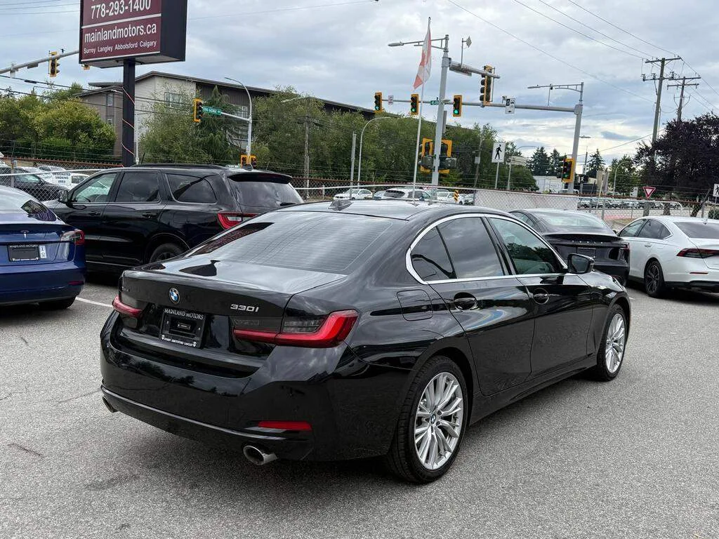 2024 BMW 3 Series 330i image indicator(4)