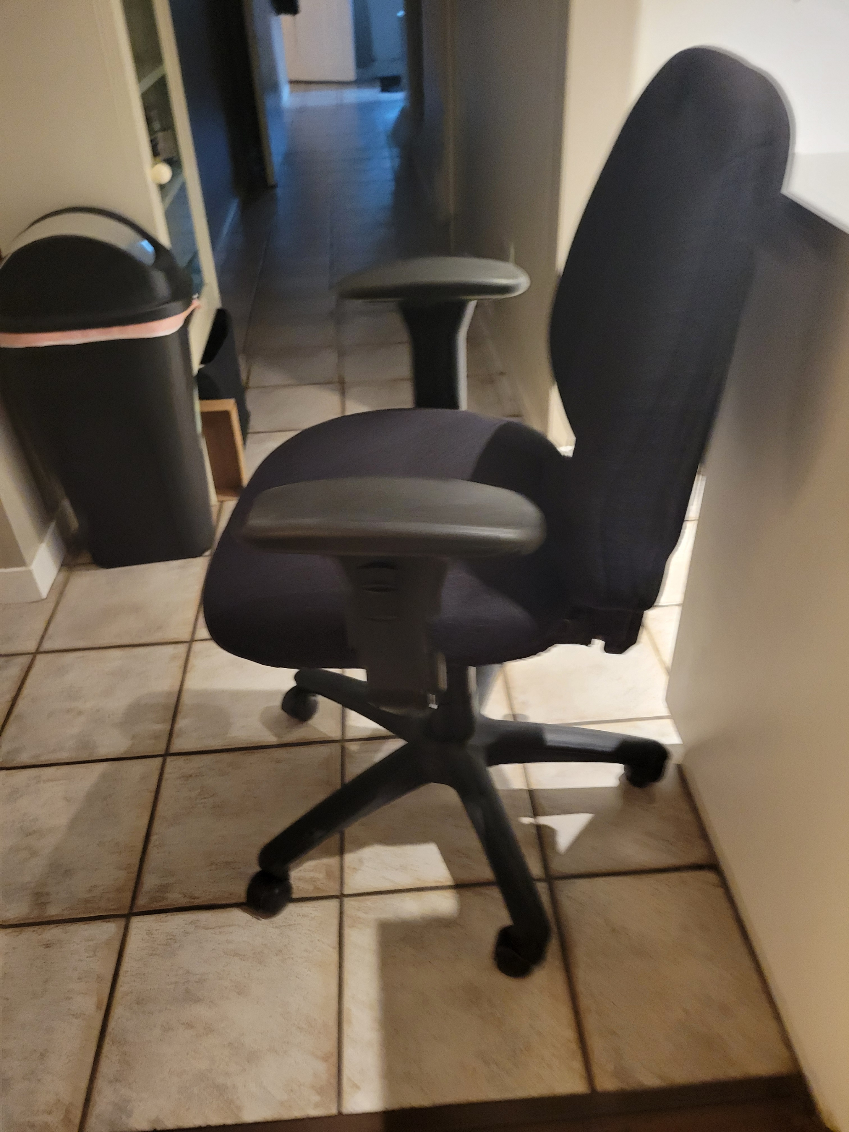Comfortable Adjustable Office Chair - photo 2