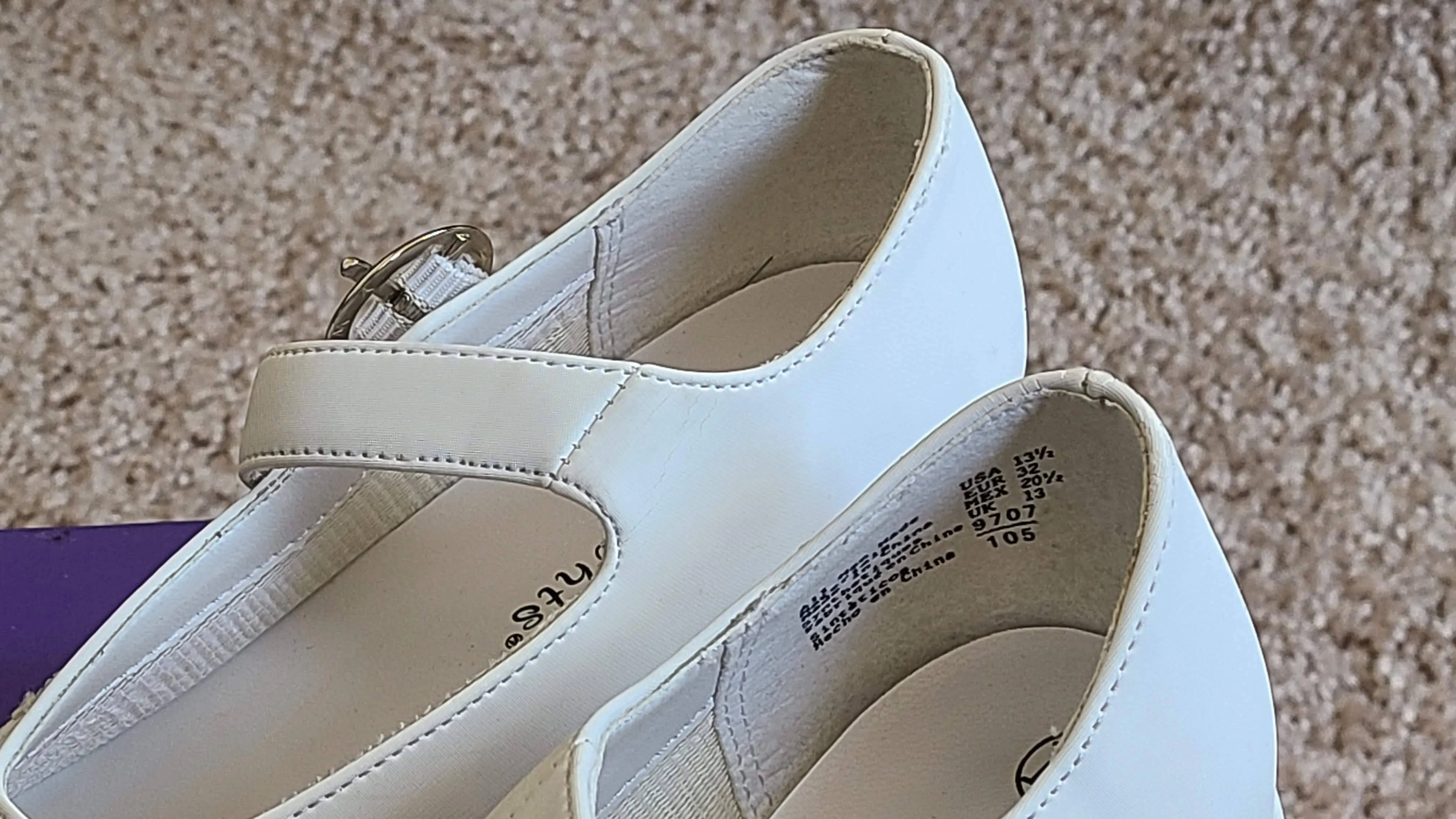 Highlights Girls' White Dress Shoes, Size: 13 1/2 image indicator(4)