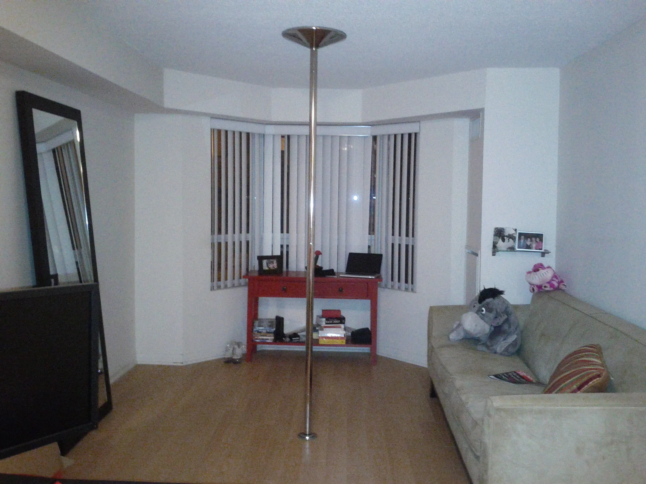 FREE: X-Pole Dance Pole (As-Is) image indicator(2)