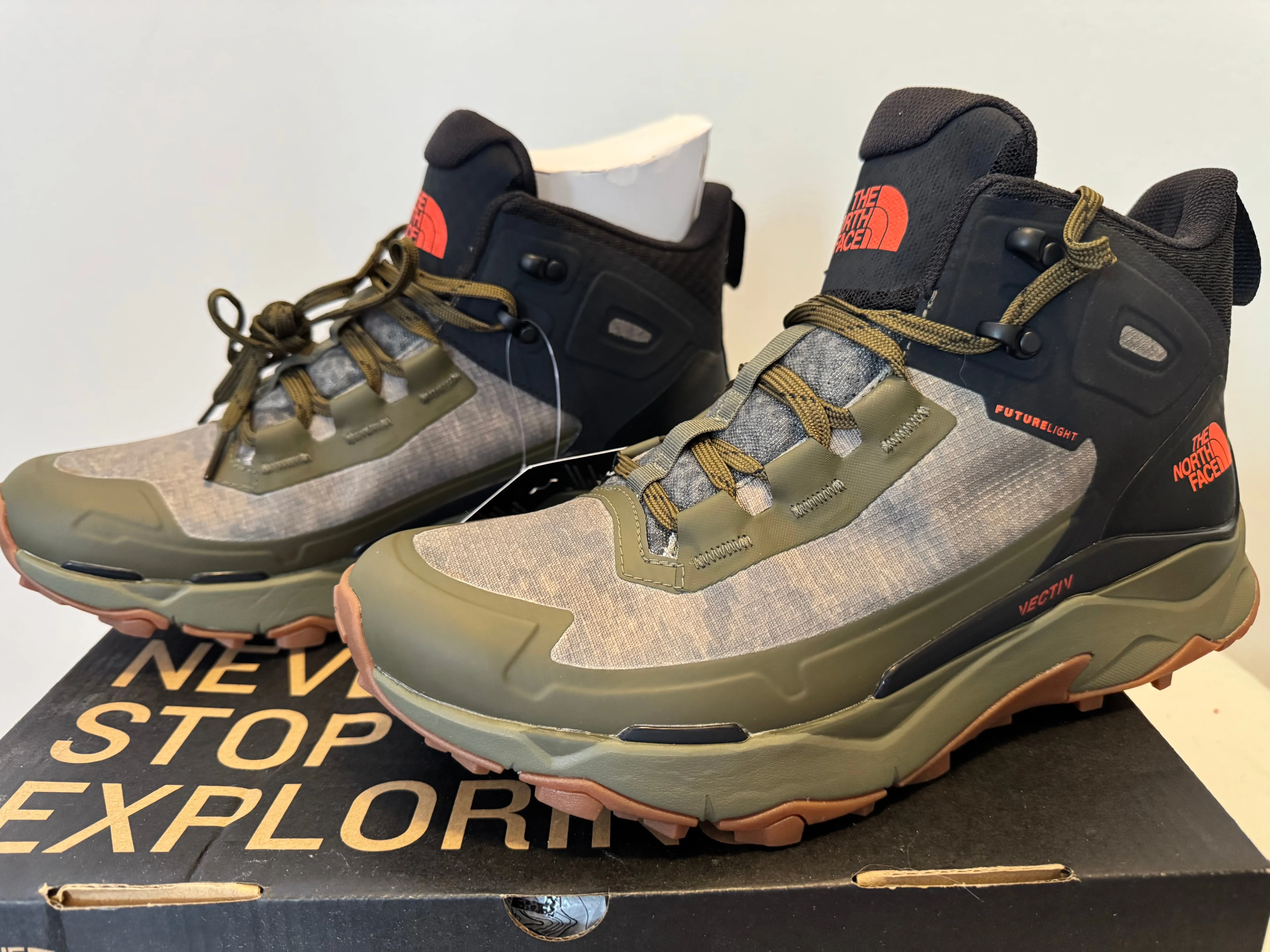 (BNIB) Northface men’s Vectiv Futurelight mid hiking boot (9.5) image indicator(3)