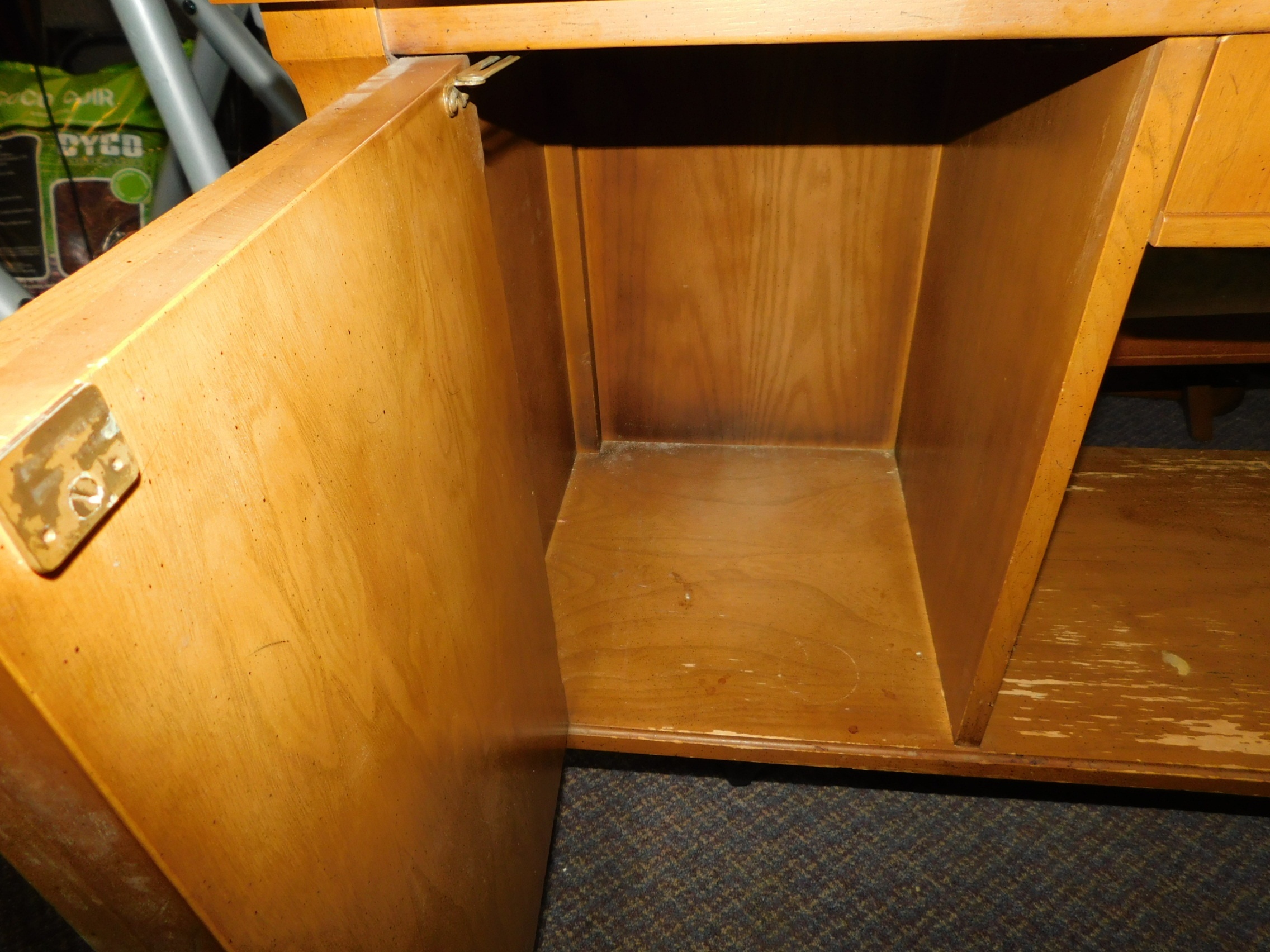 Vintage Wood Sideboard on Casters – Functional Elegance - photo 4