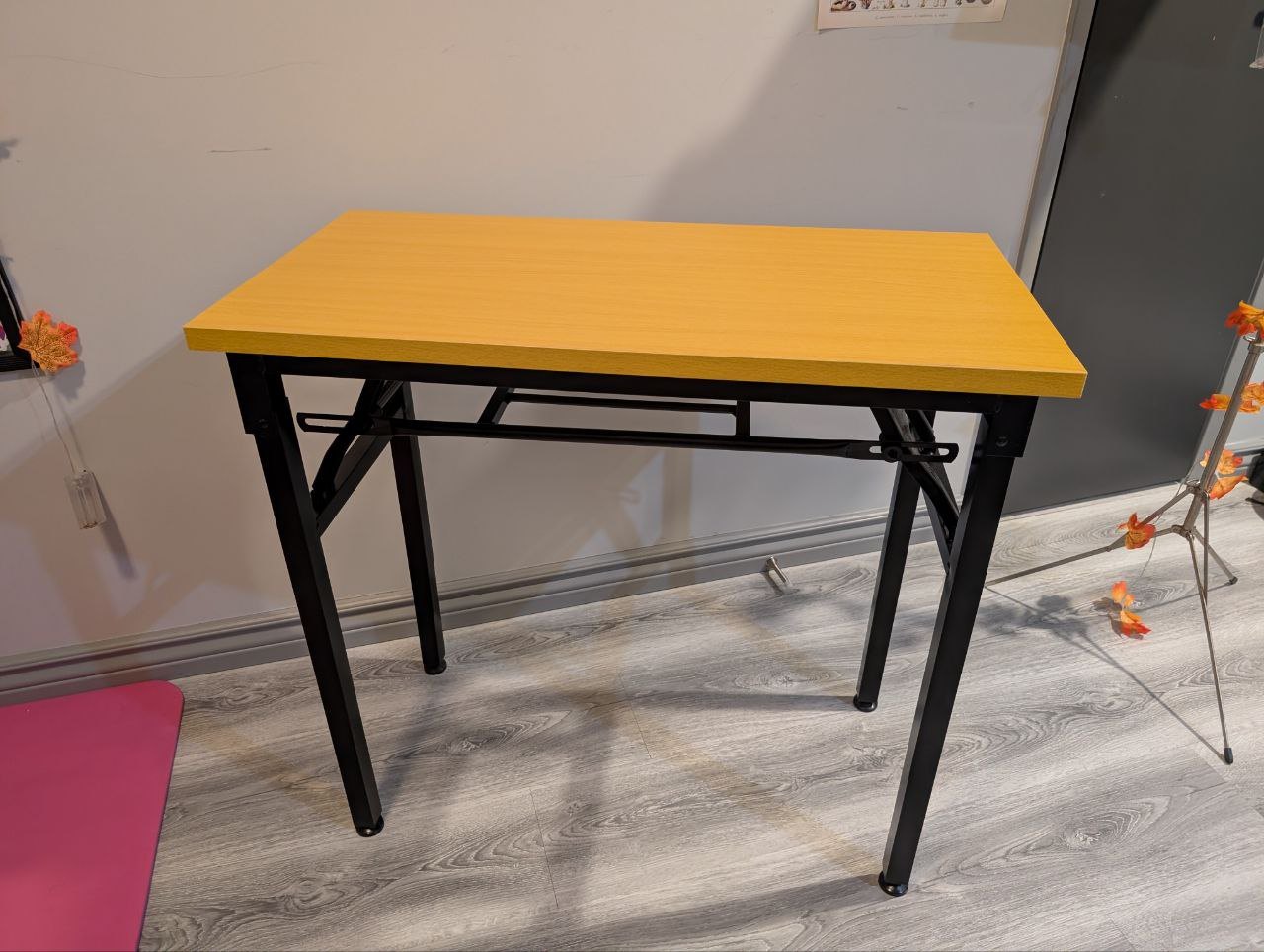 Small folding coffee table/computer desk - excellent condition