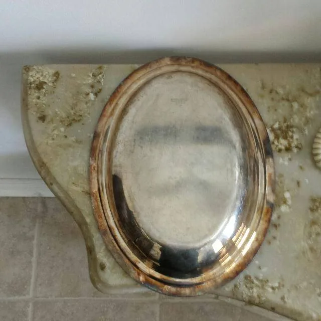 WM Rogers Silverplate Covered Serving Dish – Vintage Oval Tray image indicator(3)