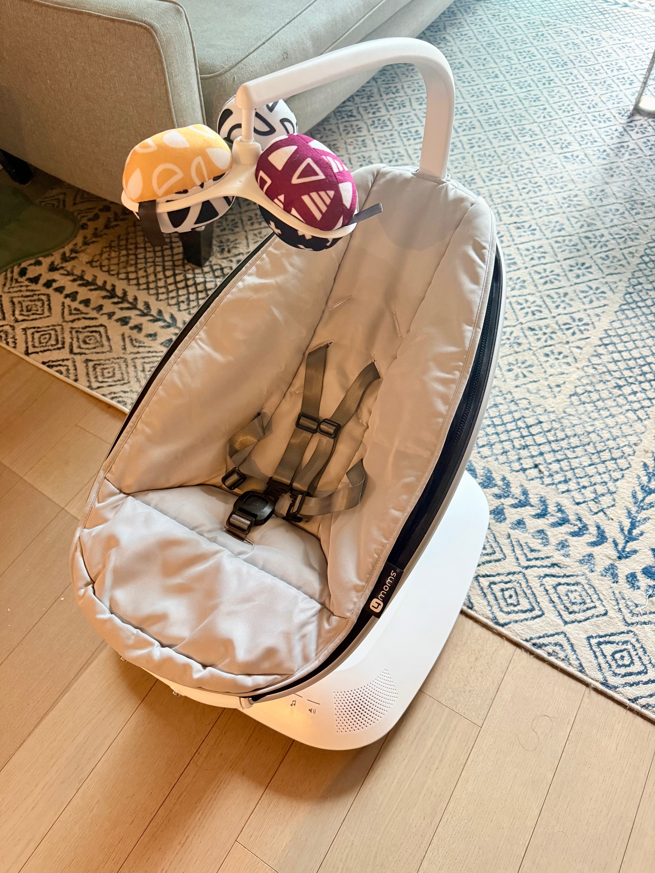 4Moms MamaRoo 5.0 Multi-Function Baby Swing (Grey)