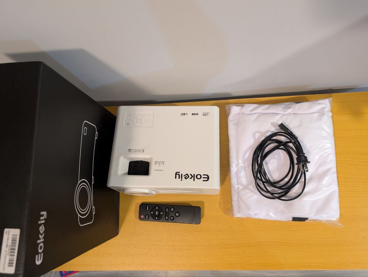 Mini projector with projector screen - photo 4