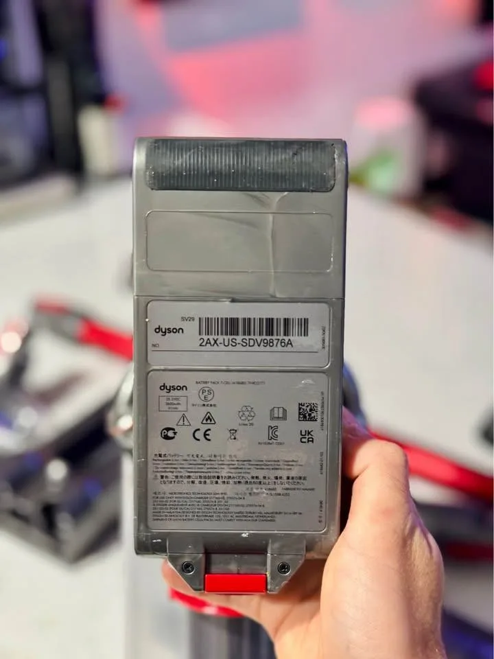 Dyson Outsize V11 Vacuum. Great condition! image indicator(2)